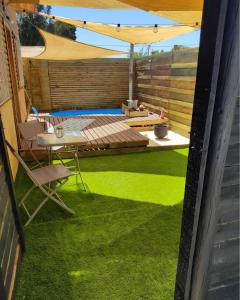 a patio with green grass and a table and an umbrella at Hospedaje Naomi in Valparaíso