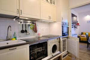 a kitchen with a sink and a dishwasher at Il Brigantino in Cori