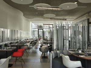 a restaurant with a long line of tables and chairs at Ibis Casa Voyageurs in Casablanca +96 photos