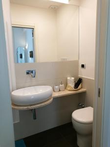 A bathroom at Luca Giordano 142 B&B