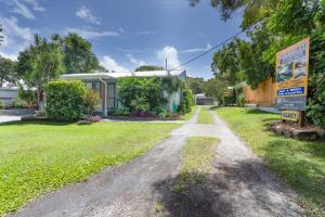 a house with a sign in front of a yard at Koala Lodge Studio 2 in Iluka