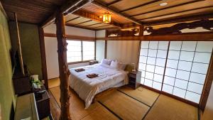 a bedroom with a bed in a room at Komatsuya Seki Onsen in Myoko