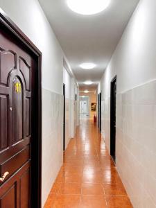 a hallway with a door and a tile floor at Cảnh Việt Hotel in Tây Ninh