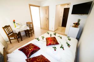 Posteľ alebo postele v izbe v ubytovaní Królewski Apartament