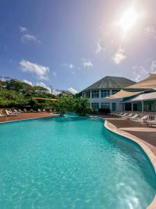 a large swimming pool in front of a building at Hotel Roatán Media Luna Resort, Affiliated by Meliá in First Bight +18 photos