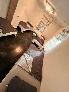 an overhead view of a bedroom with two beds at Zimmer heilbronn in Heilbronn