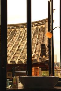 丽江白沙自由岁月设计旅店的阳台或露台