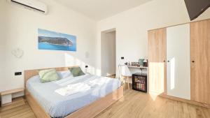 a bedroom with a bed and a desk at Affittacamere Brezza Di Sirolo in Sirolo