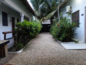 a courtyard of a house with plants and a pathway at Casa twende A in Nungwi