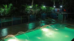 Bazén v ubytování Hotel El Bosque Valledupar nebo v jeho okolí