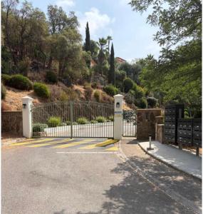a gate in a driveway with a fence at Chambre 2 dans un petit paradis in La Londe-les-Maures