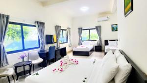 a room with a bed and a living room at Sun resort & villa beach in Tiến Thành +38 photos