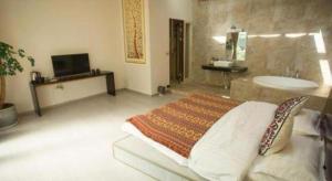 a bedroom with a bed and a bathroom with a sink at Dali Five Elements Hostel in Dali Ancient Town