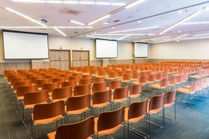 an empty lecture hall with chairs and screens at Novotel RJ Porto Atlantico in Rio de Janeiro
