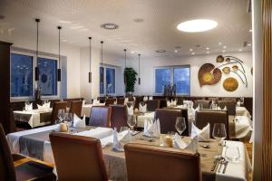 Reštaurácia alebo iné gastronomické zariadenie v ubytovaní Hotel dasMEI