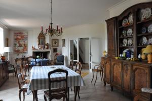 a kitchen and dining room with a table and chairs at Domaine David-Beaupère in Juliénas