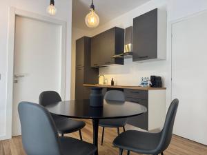 a kitchen and dining room with a table and chairs at Alta Terrace - Warm Apartment with Large Terrace in Seriate