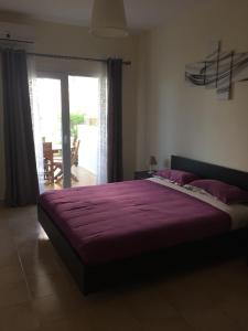 a bedroom with a large bed with a red blanket at Appartement Saidia Méditerranée in Saïdia