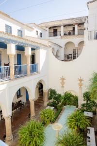 an aerial view of a building with a courtyard at Las Casas de la Judería de Córdoba in Córdoba