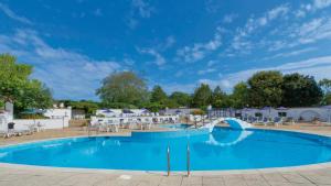 Bazén v ubytování The Victoria Hotel & Source Spa nebo v jeho okolí