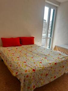 a bedroom with a large bed with a floral bedspread at Correri 125 in Modica