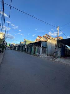 an empty street with a row of houses on the side at Phú Hiệp Hotel in Thanh Xuân