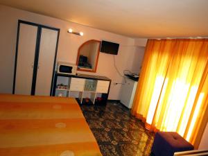 A television and/or entertainment centre at Family Hotel Lebed