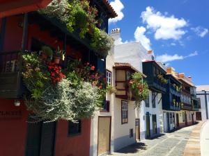 a street in a town with flowerpots on buildings at Residencial Tazacorte Luxe in Tazacorte