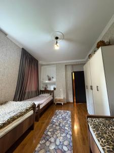 a hotel room with two beds and a window at Guest House koshki in Iprari
