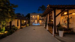 a pathway leading to a house at night at Villa Sunset in Arraial d'Ajuda