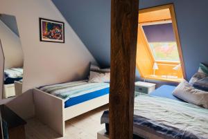 a small bedroom with two beds and a mirror at Gästehaus Peerhus Dönsel - deensten in Rehden
