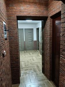 an empty room with a brick wall and a doorway at Шепіт Річки in Mizhhirya