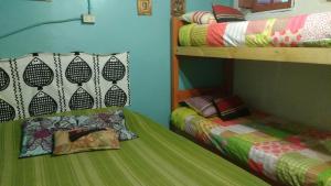 Un pat sau paturi într-o cameră la Hostal Buena Vista