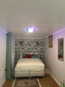 a small bedroom with a bed in a room at Entre Paris et Normandie in Mantes-la-Ville