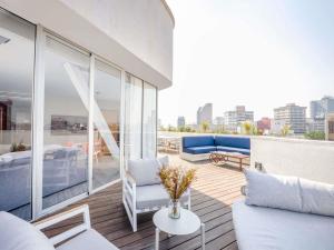 a living room with a couch and a table at Mondrian Mexico City Condesa in Mexico City