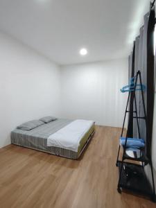 a room with a bed and a ladder in it at Hann's Avenue Suites - Heart of Sibu - Free Parking in Sibu
