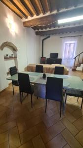 a room with two tables and chairs and a bed at Casa Clelia e Aida in Roccatederighi
