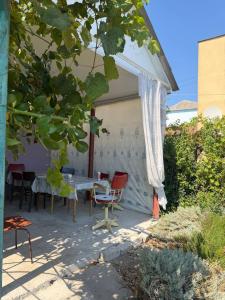 a patio with chairs and a table in a yard at Sea Panorama in Karolino-Buhaz