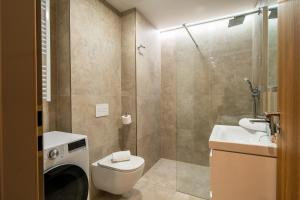 a bathroom with a toilet and a sink at APLEND Aparthotel Litvor in Štrba +34 photos