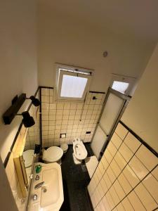 a bathroom with a toilet and a bidet and a sink at Casa flora Bed and Breakfast in San Juan +12 photos