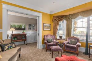 Gallery image of West End Guest House in Vancouver