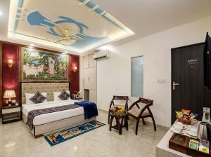 a bedroom with a bed with a ceiling fan at Hotel Smart International in New Delhi +37 photos