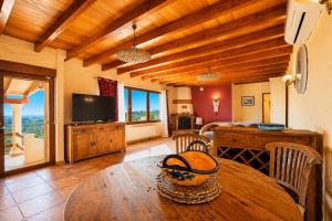 a living room with a wooden table and a television at Cozy vacation home in Alfaz del Pi