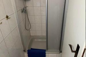 a shower with a glass door in a bathroom at Ferienwohnung 2 Gemutlich & komfortabel im Erdgeschoss in Borkum