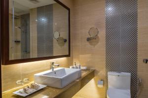 Bathroom sa Jie Jie Beach Hotel