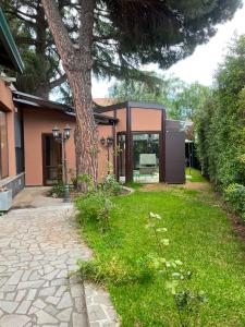 a small house with a tree in the yard at B&B Etna Country in Tremestieri Etneo