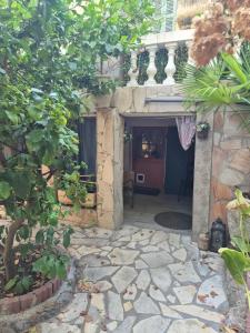 an entrance to a house with a stone walkway at Joli rez de jardin in La Seyne-sur-Mer