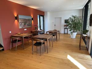 a restaurant with tables and chairs in a room at Er Rohellec in Baden