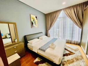 a bedroom with a bed and a large window at Soho Suites KLCC by Minsha in Kuala Lumpur +36 photos