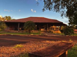 a building with a bench in front of it at Fazenda Itaygua Hotel in Ribeirão Preto